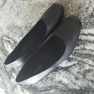 ***Sold*** Comfort Plus Classic Black Low Heel Sz 7